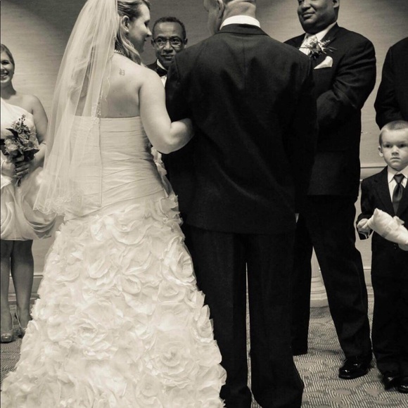 Wedding dress - Picture 3 of 3